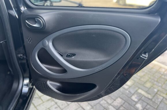 Smart Forfour PREMIUM 5 DOOR ELECTRIC AUTO 5 DOOR 33