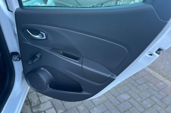 Renault Clio ICONIC 0.9 TCE 5 DOOR 29