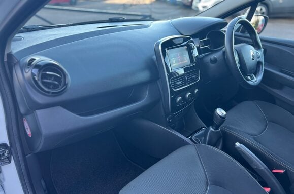Renault Clio ICONIC 0.9 TCE 5 DOOR 34