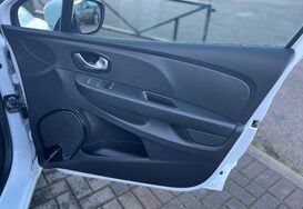 Renault Clio ICONIC 0.9 TCE 5 DOOR 23