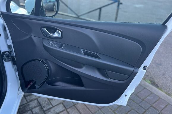 Renault Clio ICONIC 0.9 TCE 5 DOOR 23