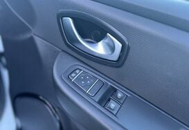 Renault Clio ICONIC 0.9 TCE 5 DOOR 28