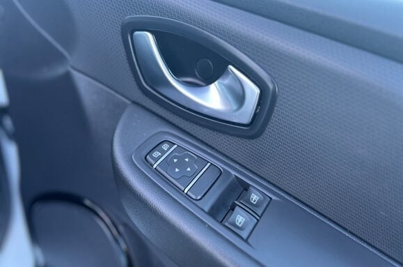 Renault Clio ICONIC 0.9 TCE 5 DOOR 28