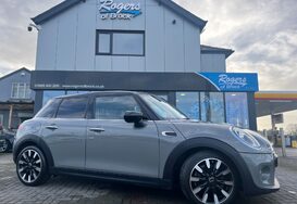Mini Hatch COOPER EXCLUSIVE 5 DOOR AUTOMATIC 2