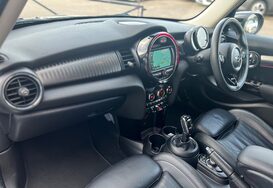 Mini Hatch COOPER EXCLUSIVE 5 DOOR AUTOMATIC 31