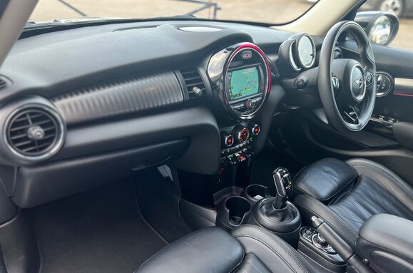 Mini Hatch COOPER EXCLUSIVE 5 DOOR AUTOMATIC 31