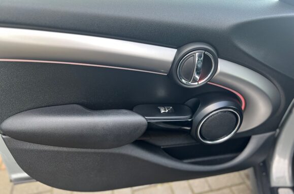 Mini Hatch COOPER EXCLUSIVE 5 DOOR AUTOMATIC 32