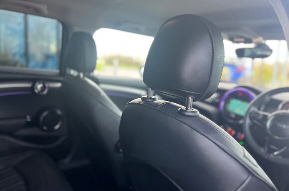 Mini Hatch COOPER EXCLUSIVE 5 DOOR AUTOMATIC 24