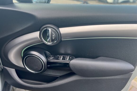 Mini Hatch COOPER EXCLUSIVE 5 DOOR AUTOMATIC 23