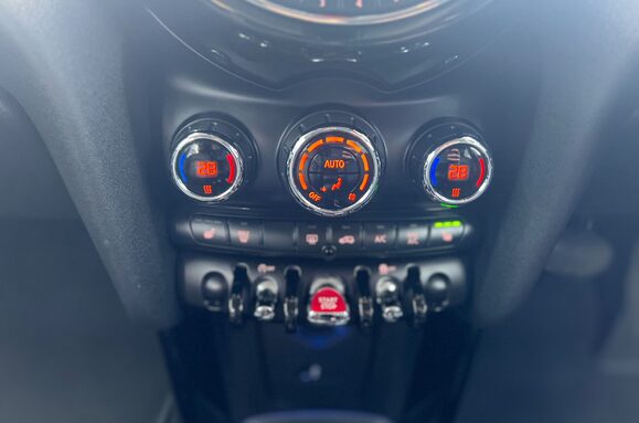 Mini Hatch COOPER EXCLUSIVE 5 DOOR AUTOMATIC 38