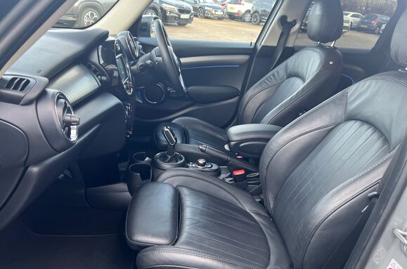 Mini Hatch COOPER EXCLUSIVE 5 DOOR AUTOMATIC 30