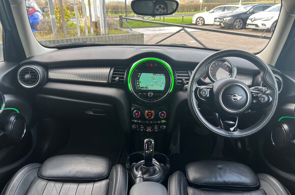 Mini Hatch COOPER EXCLUSIVE 5 DOOR AUTOMATIC 37