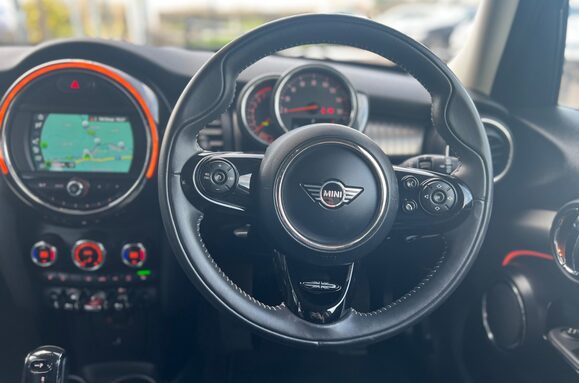 Mini Hatch COOPER EXCLUSIVE 5 DOOR AUTOMATIC 36