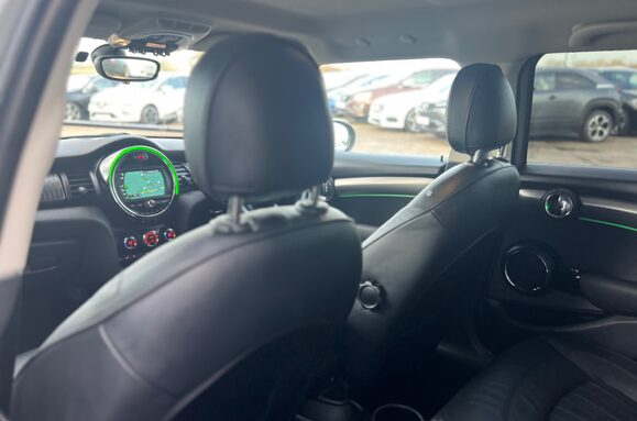 Mini Hatch COOPER EXCLUSIVE 5 DOOR AUTOMATIC 33