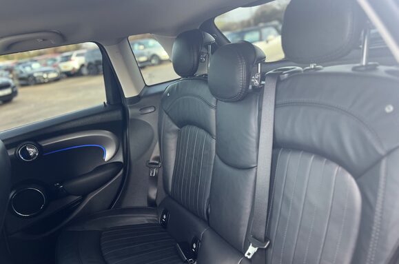 Mini Hatch COOPER EXCLUSIVE 5 DOOR AUTOMATIC 34