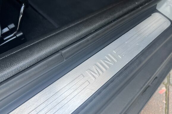 Mini Hatch COOPER EXCLUSIVE 5 DOOR AUTOMATIC 22