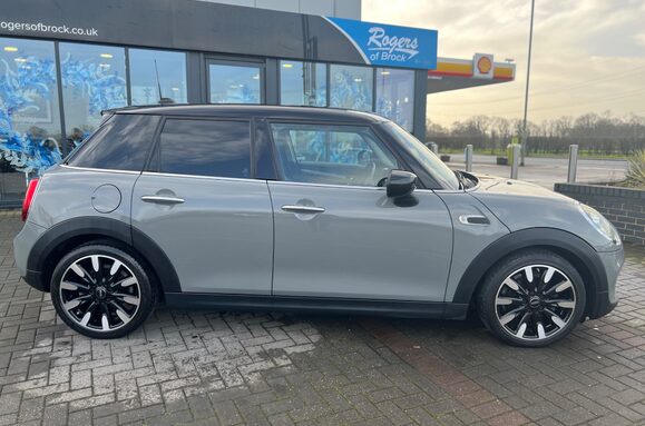 Mini Hatch COOPER EXCLUSIVE 5 DOOR AUTOMATIC 7