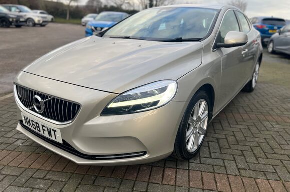 Volvo V40 2.0 T3 INSCRIPTION 14