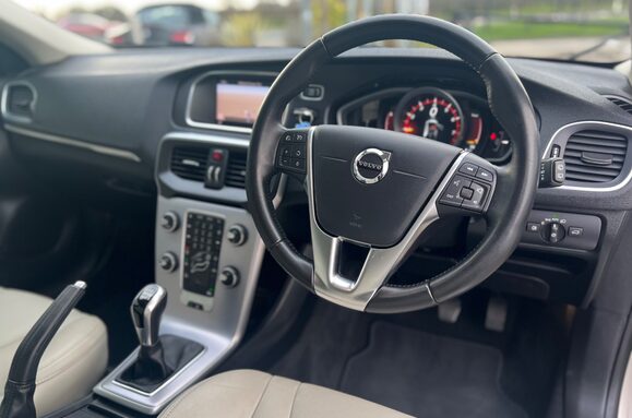 Volvo V40 2.0 T3 INSCRIPTION 20