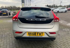 Volvo V40 2.0 T3 INSCRIPTION 9