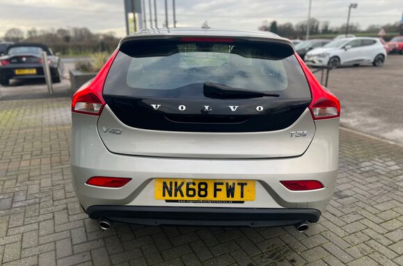Volvo V40 2.0 T3 INSCRIPTION 9