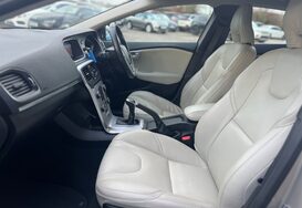 Volvo V40 2.0 T3 INSCRIPTION 29