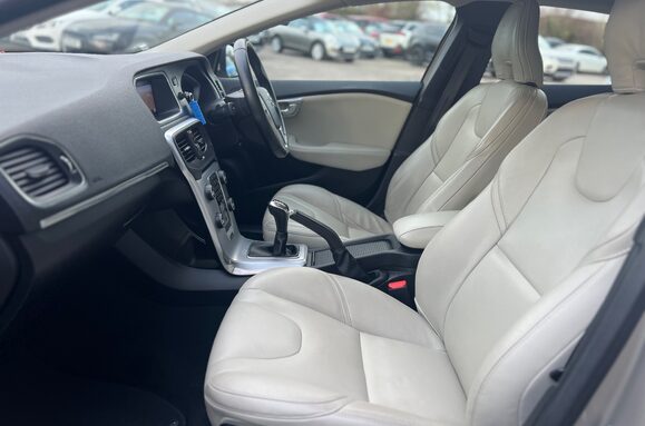 Volvo V40 2.0 T3 INSCRIPTION 29