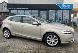 Volvo V40 2.0 T3 INSCRIPTION 1