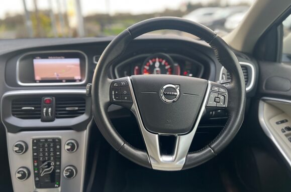 Volvo V40 2.0 T3 INSCRIPTION 35