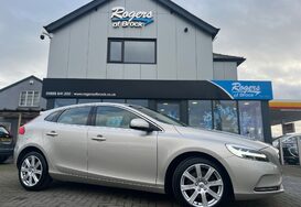 Volvo V40 2.0 T3 INSCRIPTION 2
