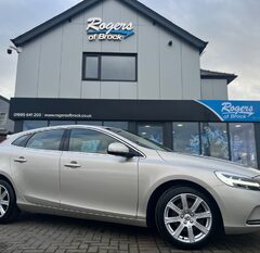 Volvo V40 2.0 T3 INSCRIPTION 1