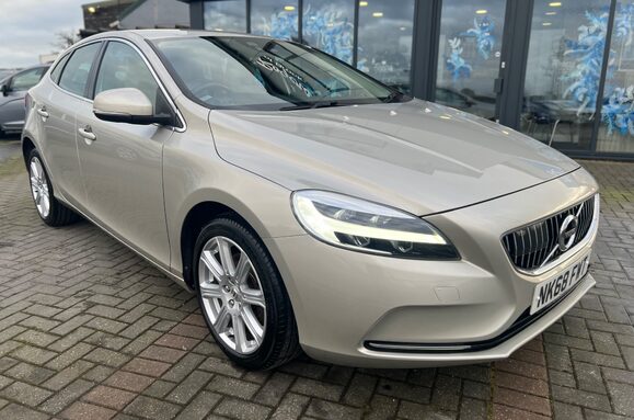 Volvo V40 2.0 T3 INSCRIPTION 5