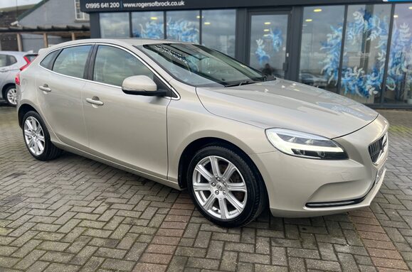 Volvo V40 2.0 T3 INSCRIPTION 6