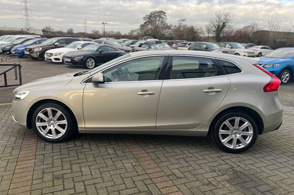 Volvo V40 2.0 T3 INSCRIPTION 12