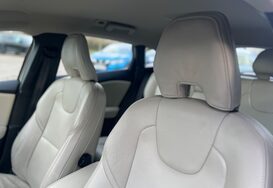 Volvo V40 2.0 T3 INSCRIPTION 27