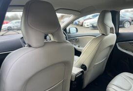 Volvo V40 2.0 T3 INSCRIPTION 32