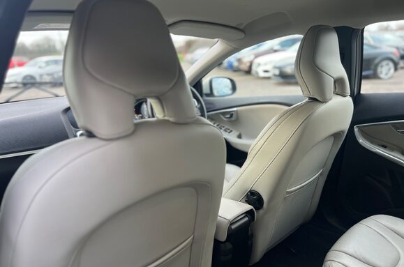 Volvo V40 2.0 T3 INSCRIPTION 32