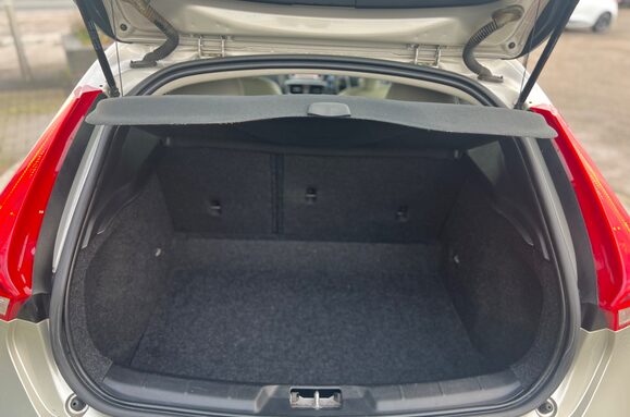 Volvo V40 2.0 T3 INSCRIPTION 39