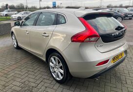 Volvo V40 2.0 T3 INSCRIPTION 10