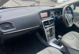 Volvo V40 2.0 T3 INSCRIPTION 30