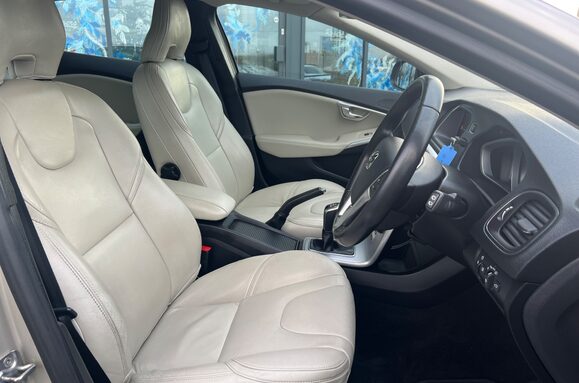 Volvo V40 2.0 T3 INSCRIPTION 19