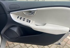 Volvo V40 2.0 T3 INSCRIPTION 21