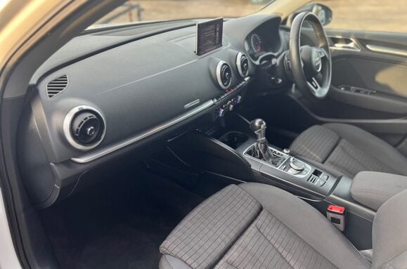 Audi A3 1.6 TDI SPORT AUTOMATIC 21