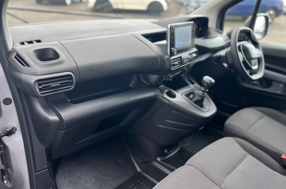 Peugeot Partner BLUEHDI ASPHALT PREMIUM L1 26