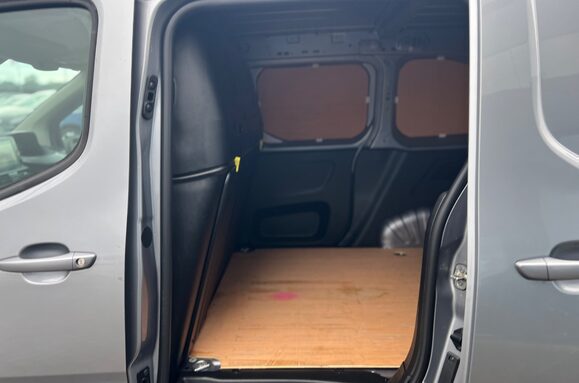 Peugeot Partner BLUEHDI ASPHALT PREMIUM L1 36