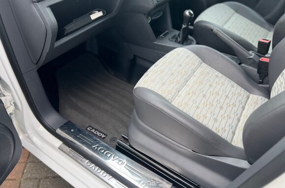 Volkswagen Caddy C20 TDI STARTLINE BLUEMOTION TECHNOLOGY CAMPER 40