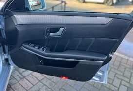 Mercedes-Benz E Class E220 BLUETEC SE AUTOMATIC 27