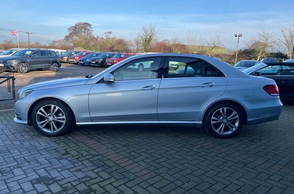 Mercedes-Benz E Class E220 BLUETEC SE AUTOMATIC 14