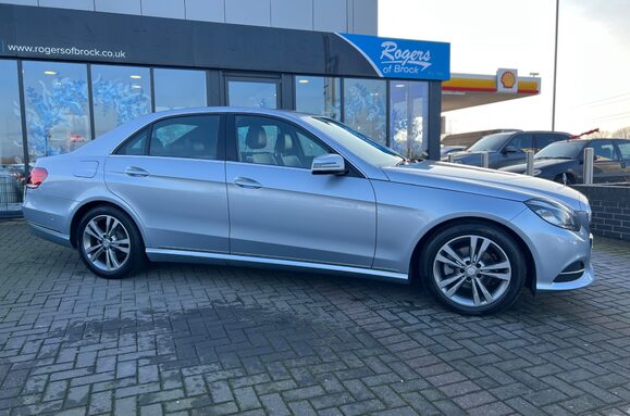 Mercedes-Benz E Class E220 BLUETEC SE AUTOMATIC 7