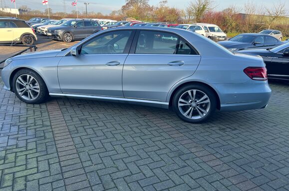 Mercedes-Benz E Class E220 BLUETEC SE AUTOMATIC 13